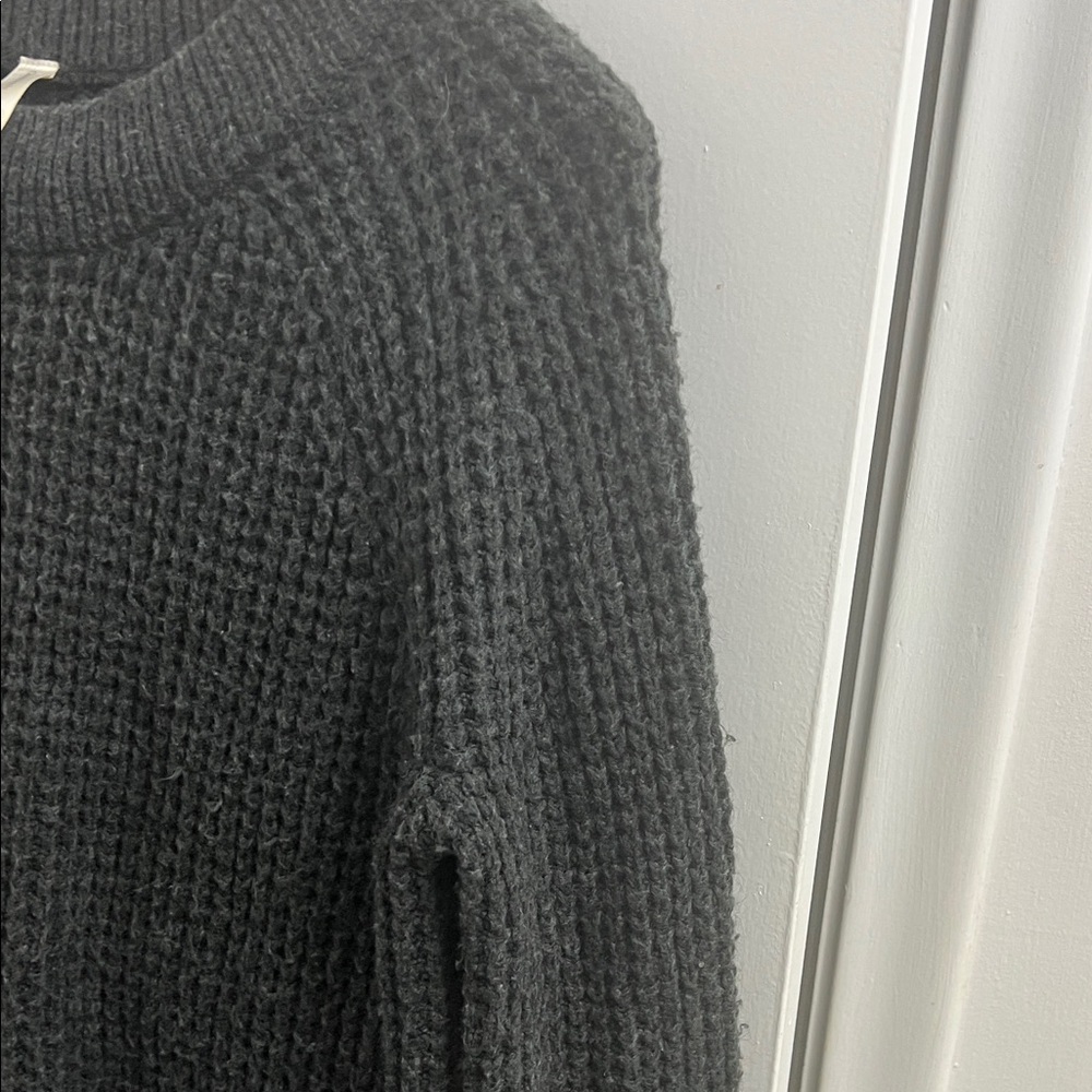 🖤 Cozy Black Knit Crew Neck Sweater | Classic Warm Winter Pullover - Picture 6 of 10